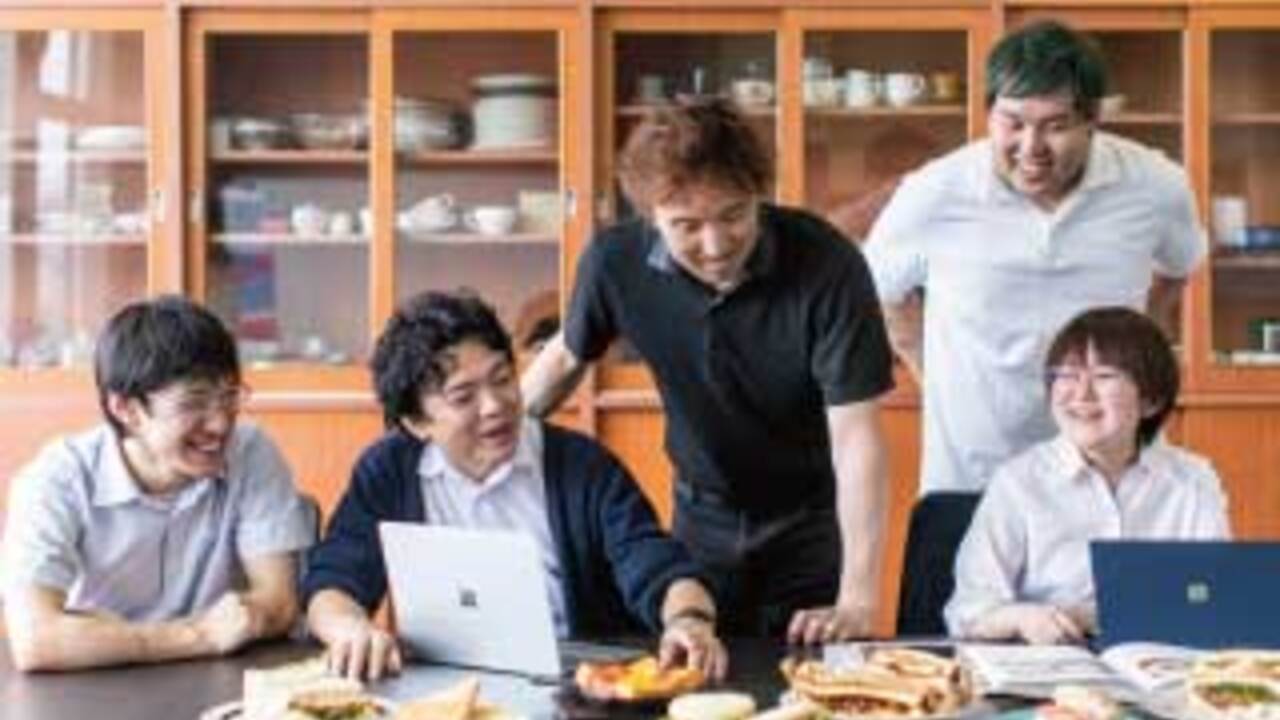 丸源ラーメンで働く人の写真1枚目