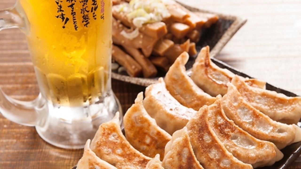 肉汁餃子のダンダダンで働く人の写真1枚目