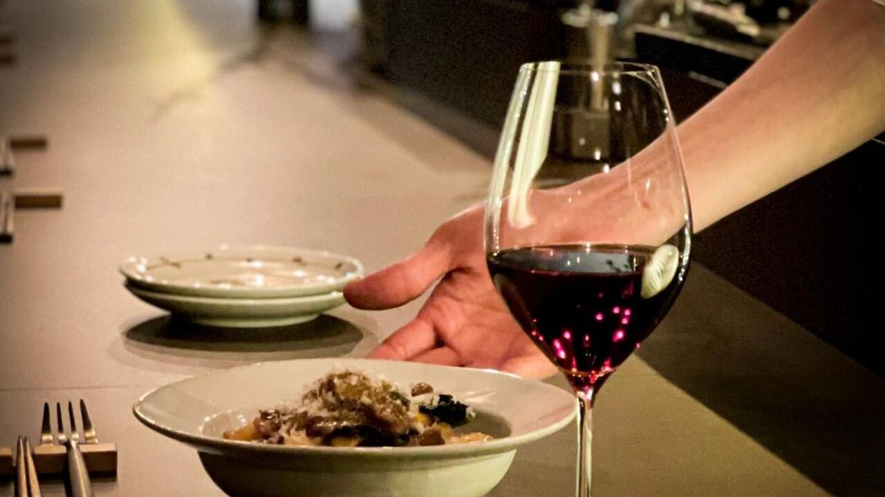 中野レンガ坂 洋食堂 葡萄で働く人の写真1枚目