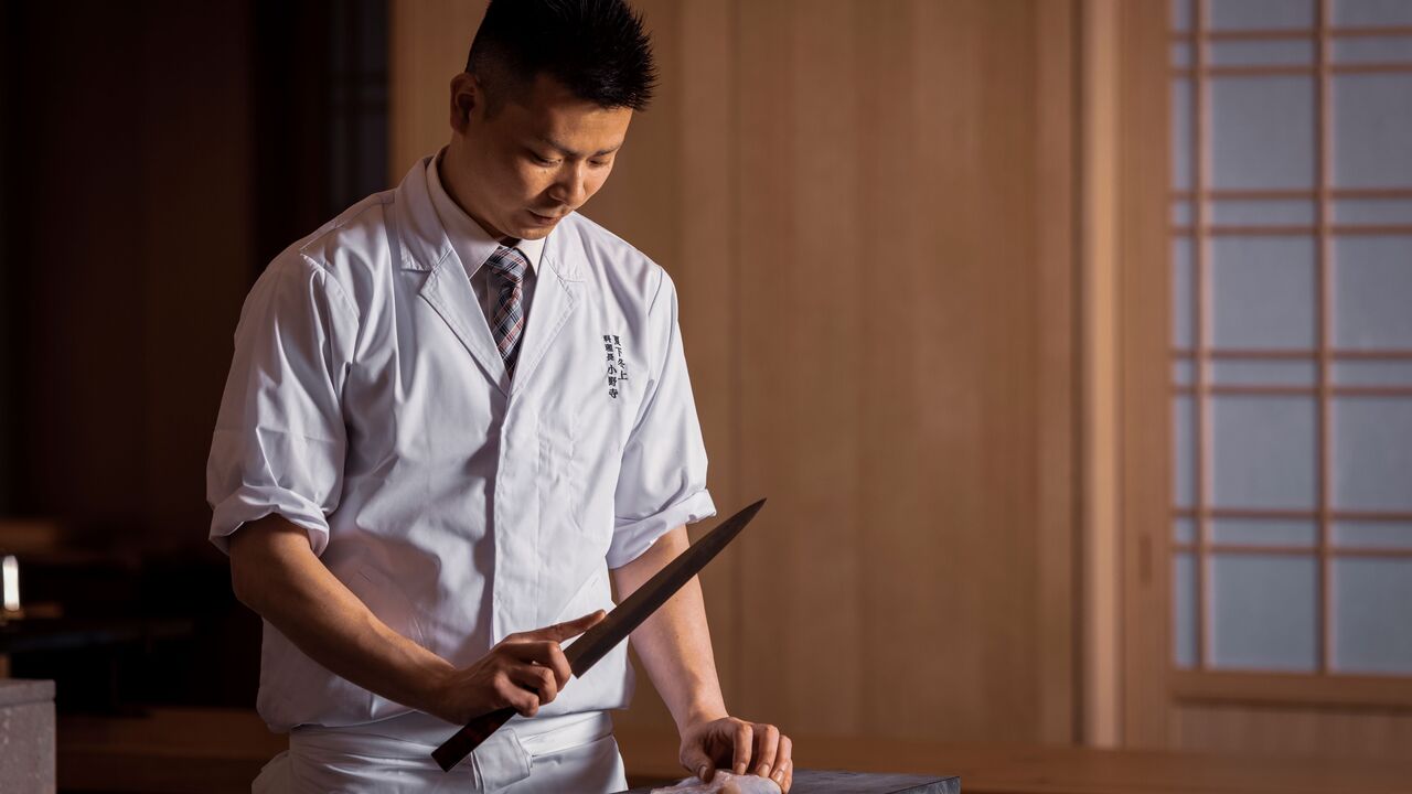 由縁で働く人の写真3枚目