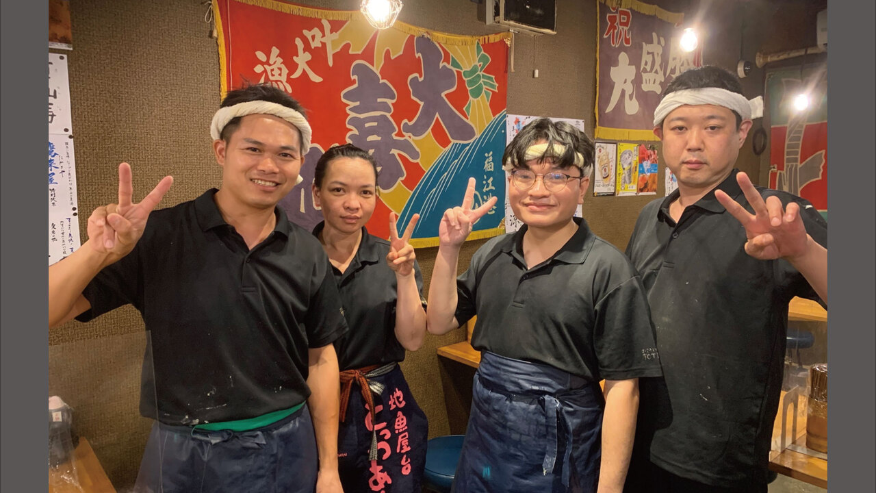 地魚屋台 とっつぁんで働く人の写真1枚目