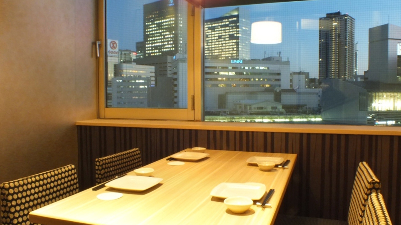 鮮や一夜で働く人の写真1枚目