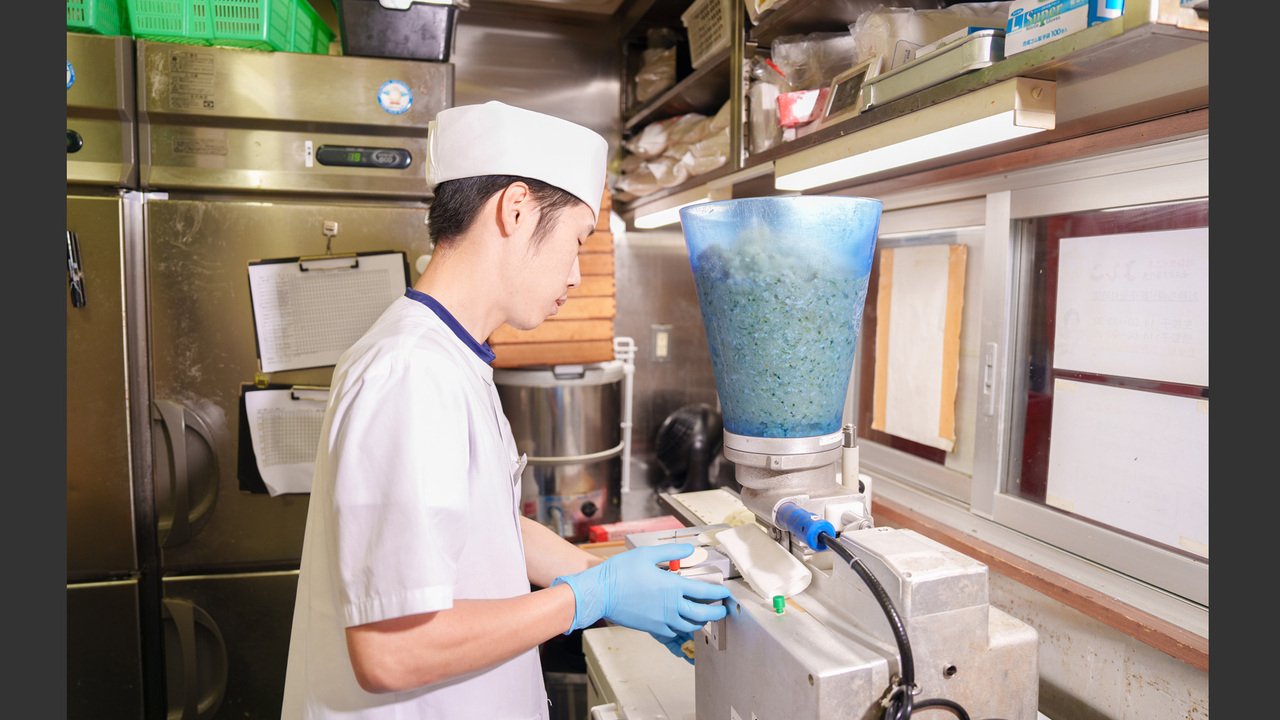 大阪餃子専門店 よしこで働く人の写真3枚目