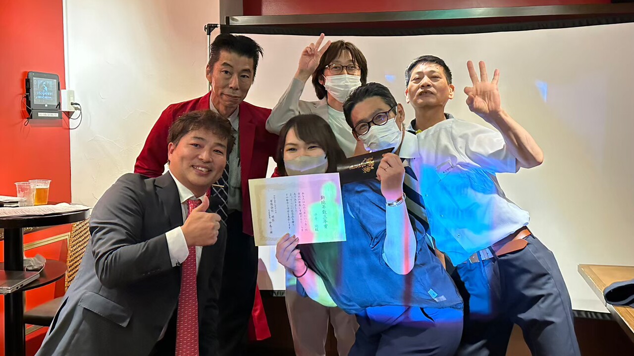 明佑食品工場で働く人の写真1枚目