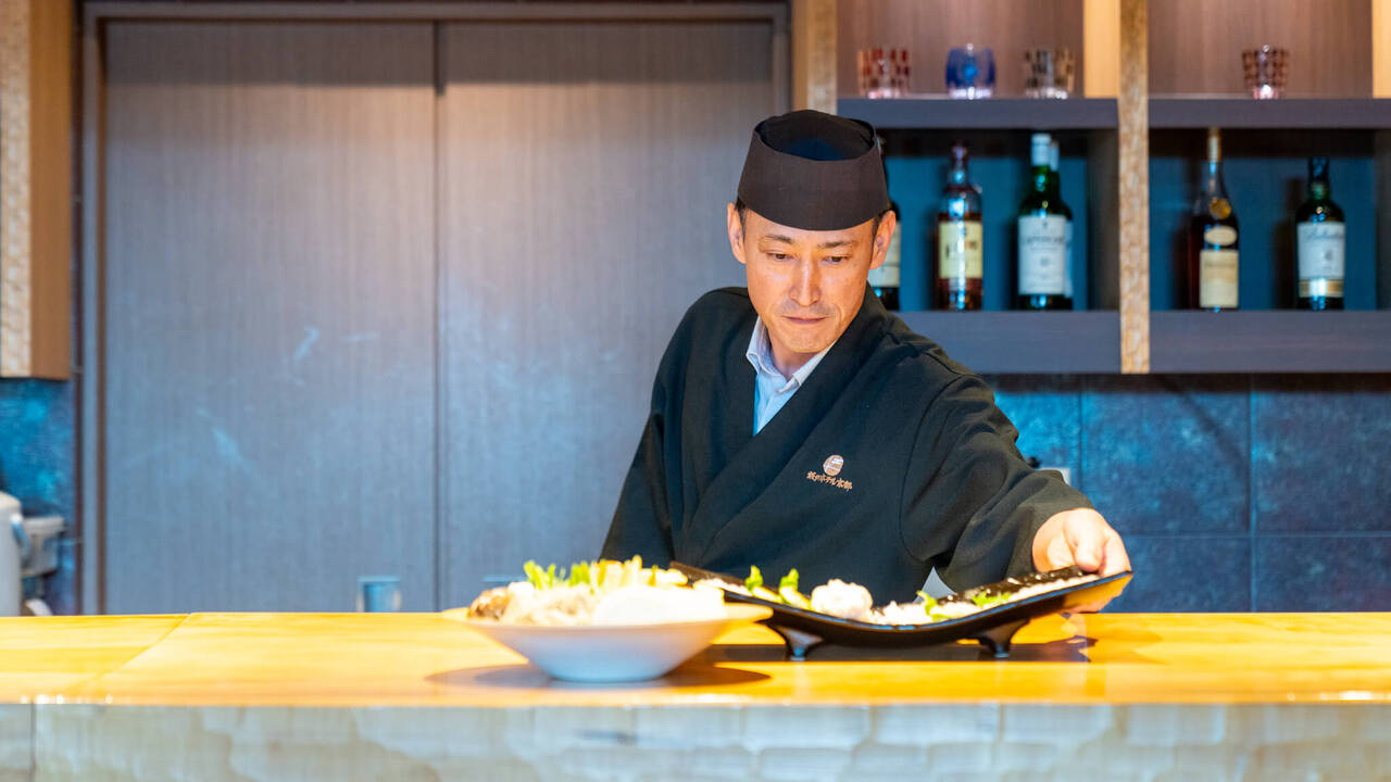 ホテルニューアワジで働く人の写真1枚目