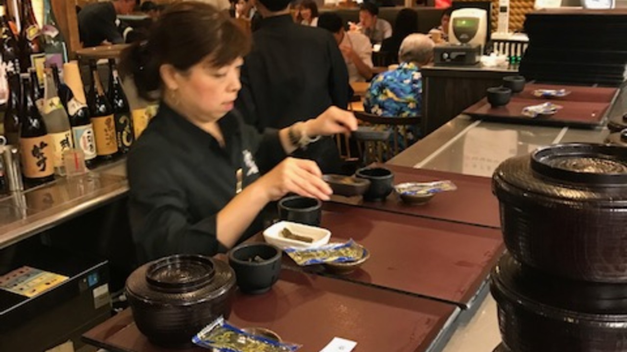 しんばし初藤で働く人の写真2枚目