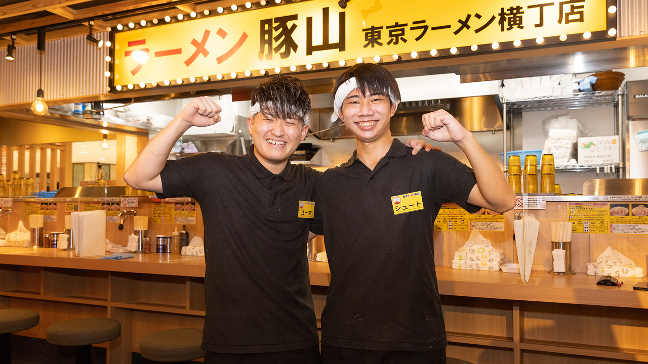 豚山で働く人の写真1枚目