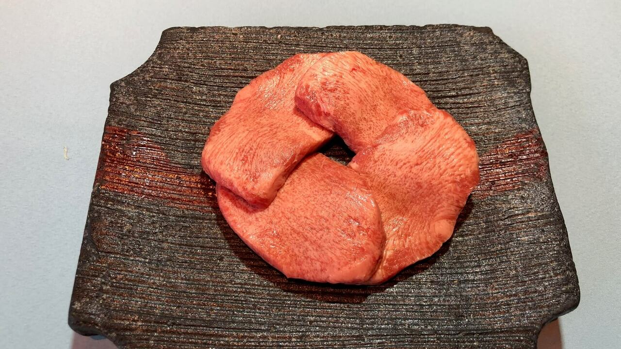 炭火焼ホルモン ぐうで働く人の写真1枚目