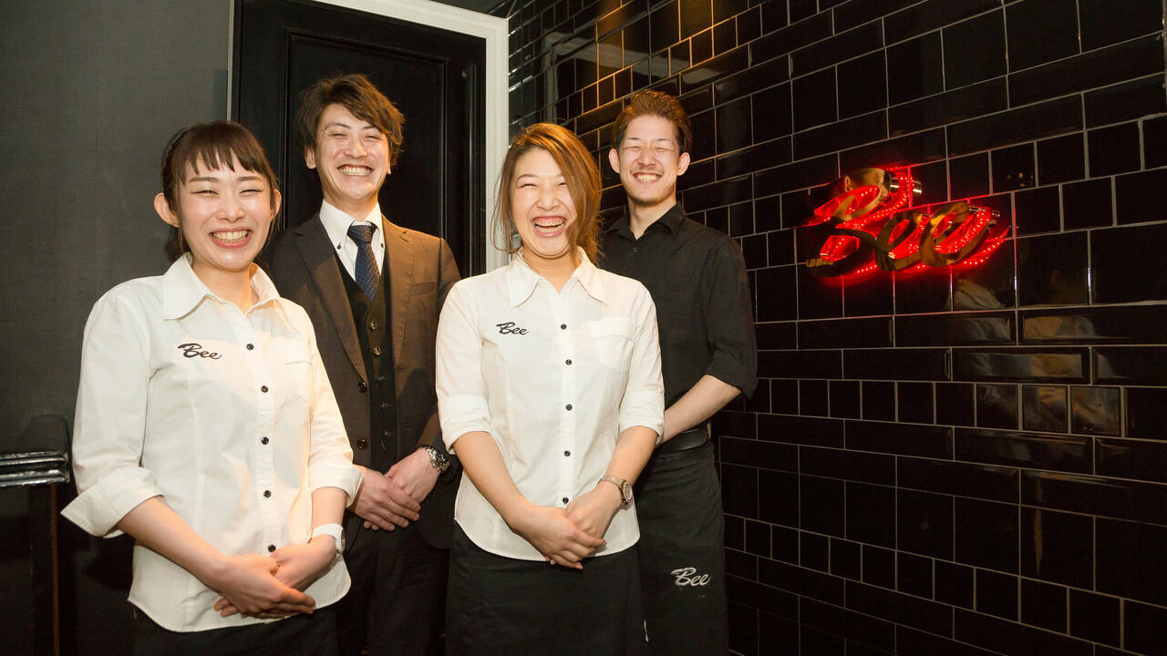 ダイニングダーツバーBeeで働く人の写真1枚目