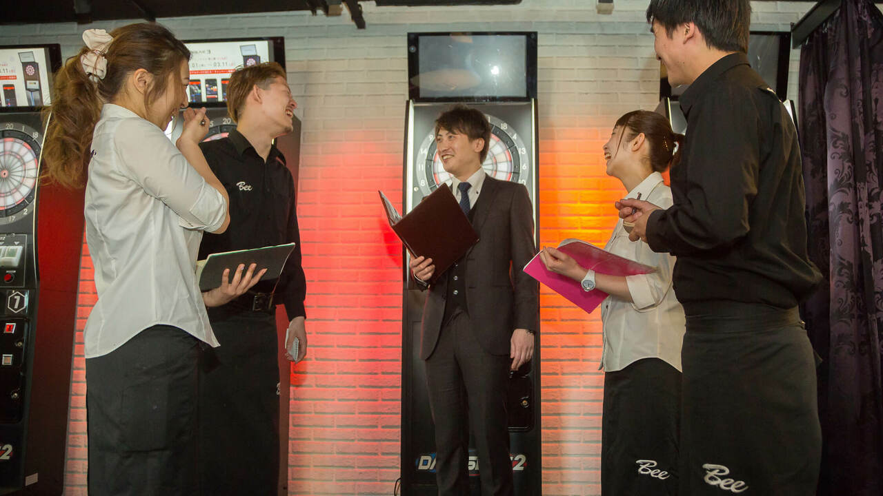 ダイニングダーツバーBeeで働く人の写真4枚目