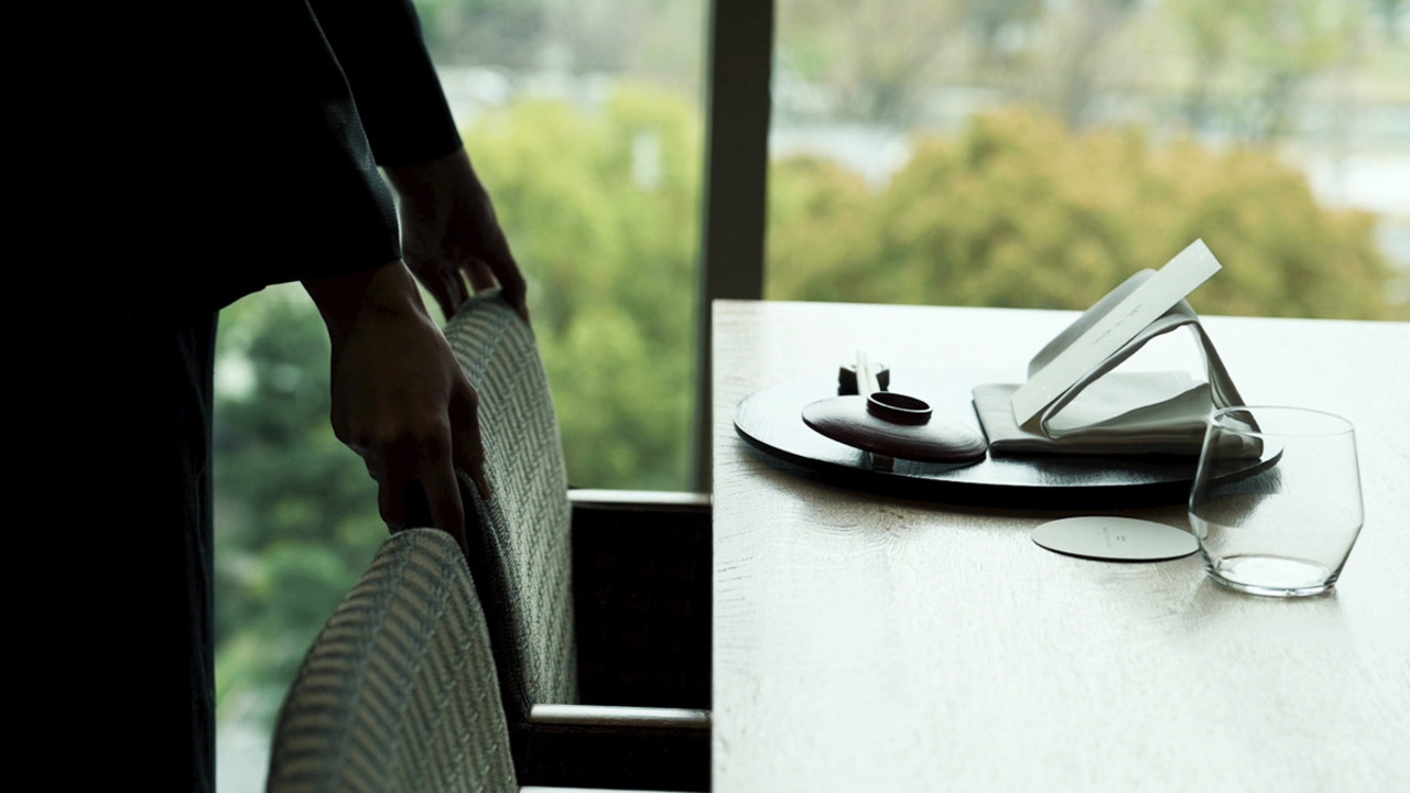 パレスホテルで働く人の写真1枚目