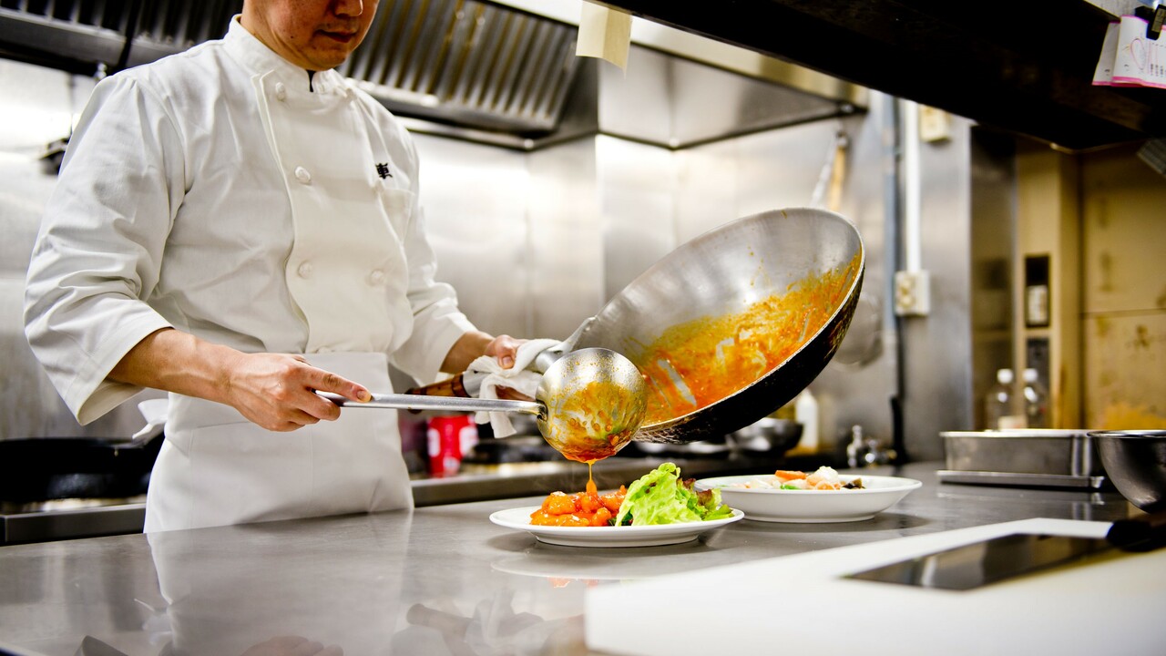 東天閣で働く人の写真2枚目