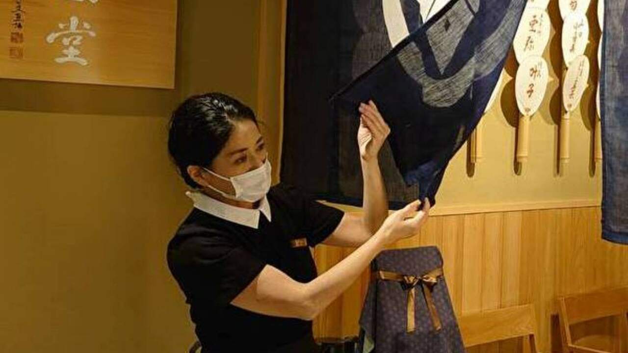 天ぷら圓堂で働く人の写真3枚目