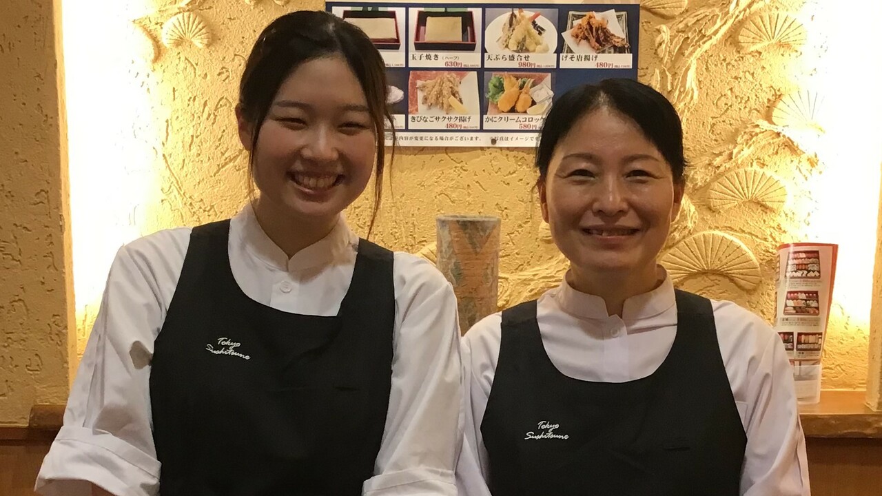 寿し常で働く人の写真2枚目