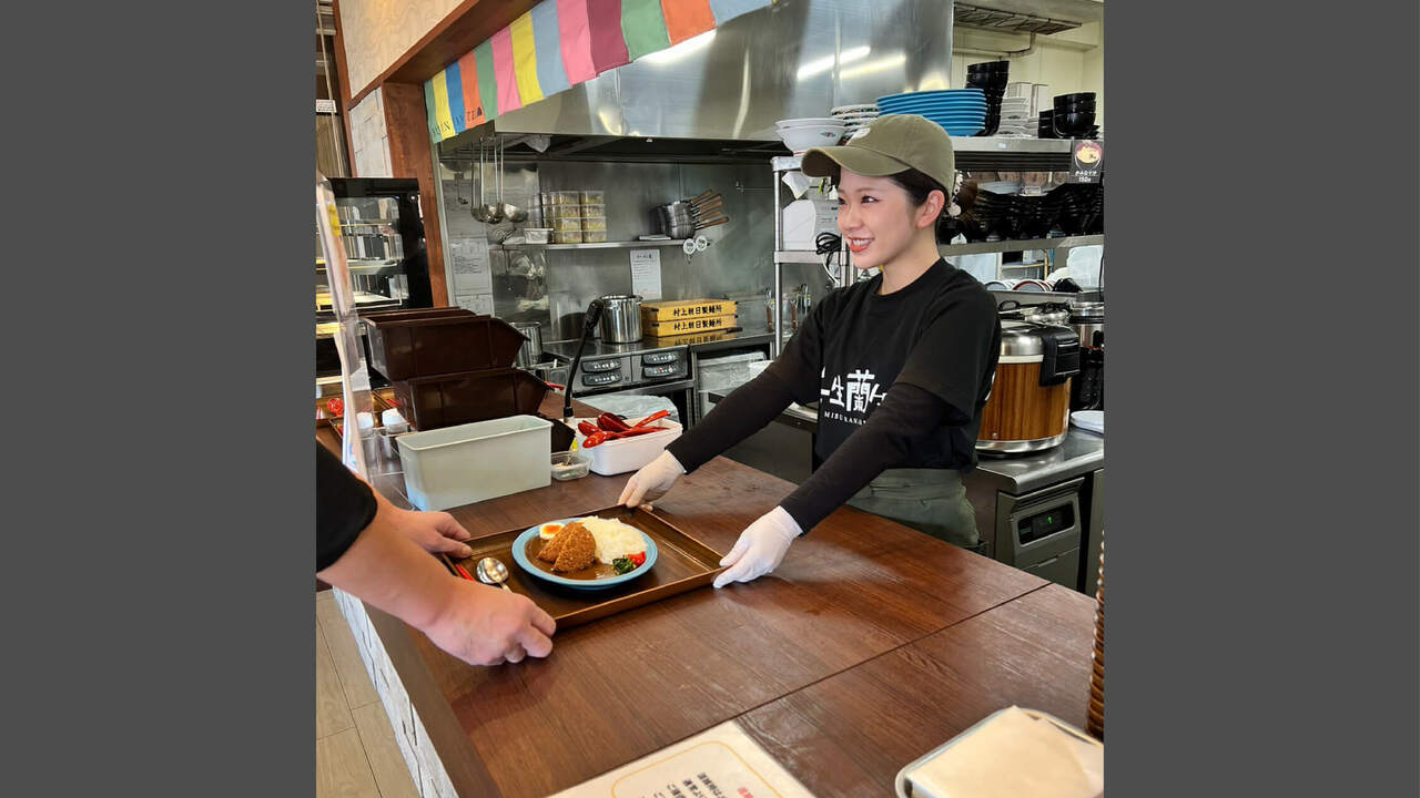 壬生蘭々亭で働く人の写真1枚目