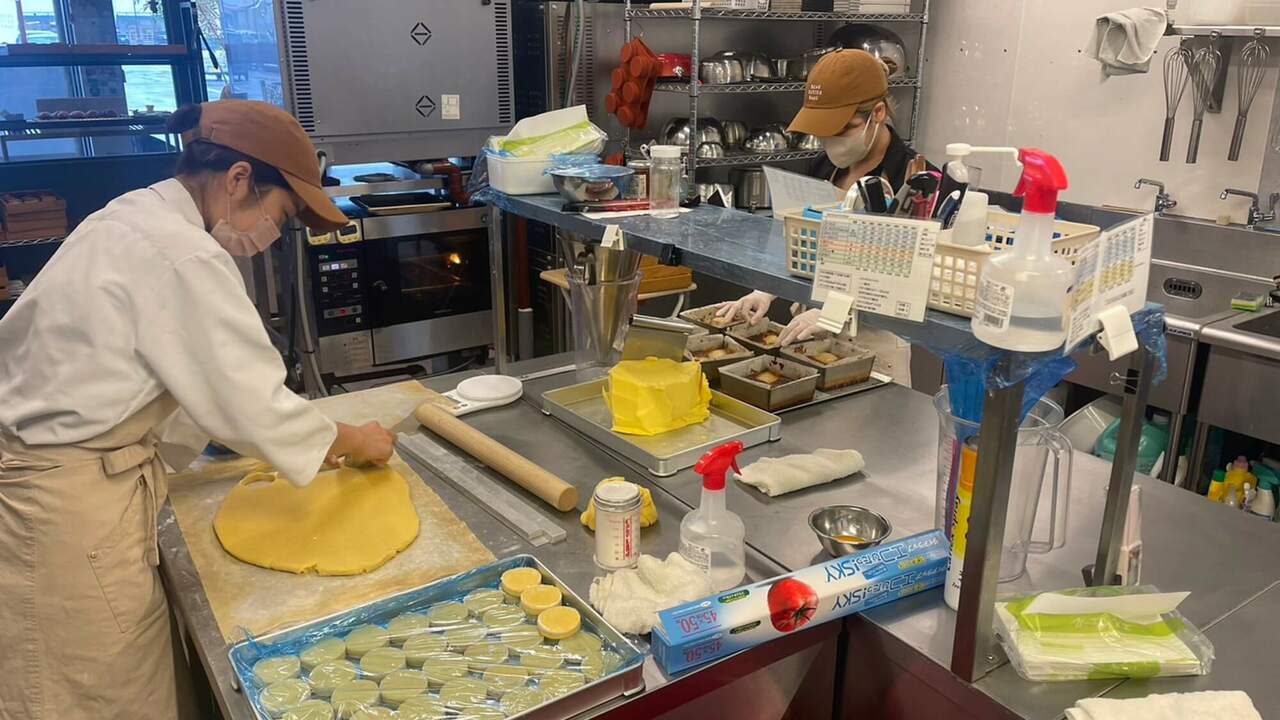 BEAR BUTTER BAKE craft sweets from the oven.で働く人の写真2枚目