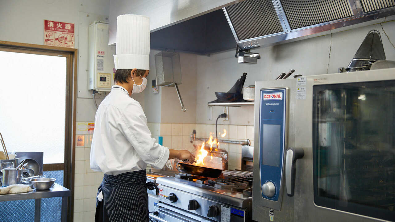 ミヤコパーティー事業部で働く人の写真2枚目