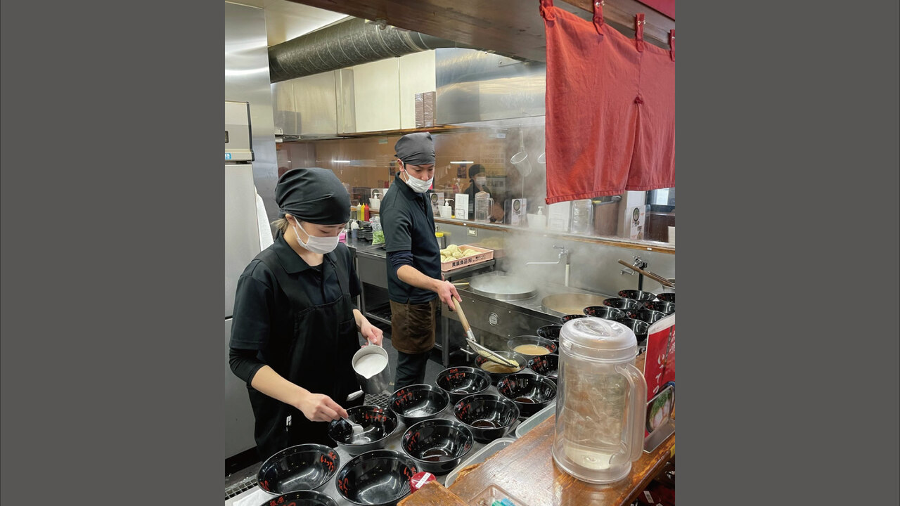 博多らーめん塩原いってつで働く人の写真2枚目