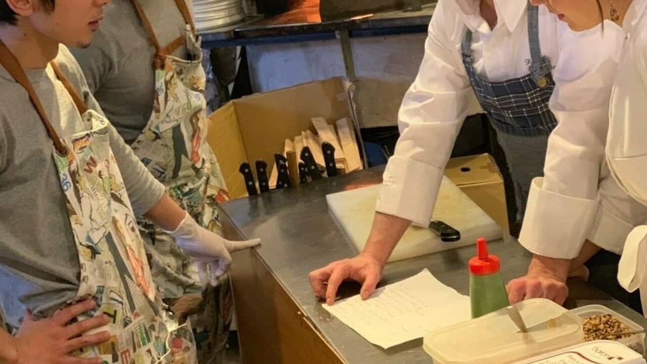 高級鳥料理店で働く人の写真2枚目