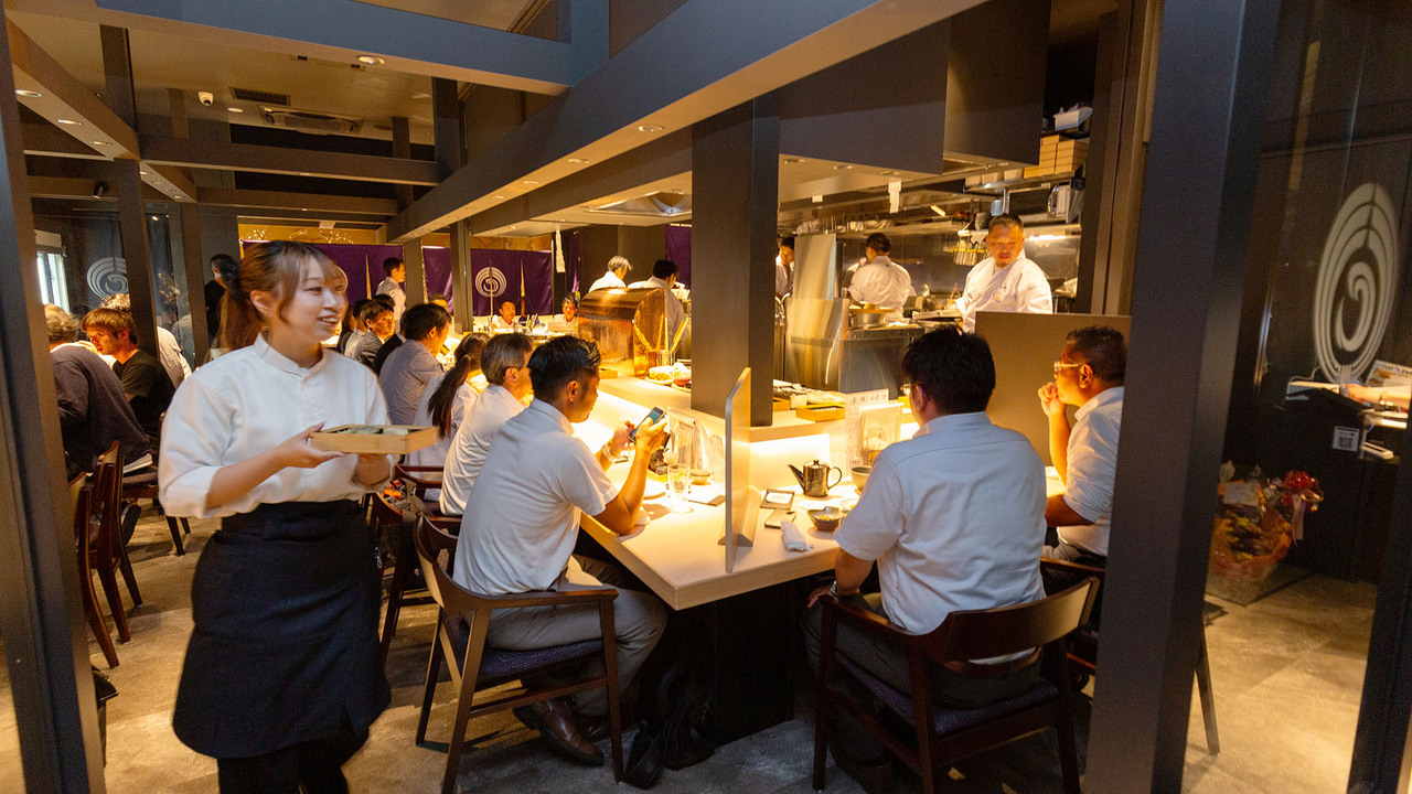 魚鬨で働く人の写真4枚目
