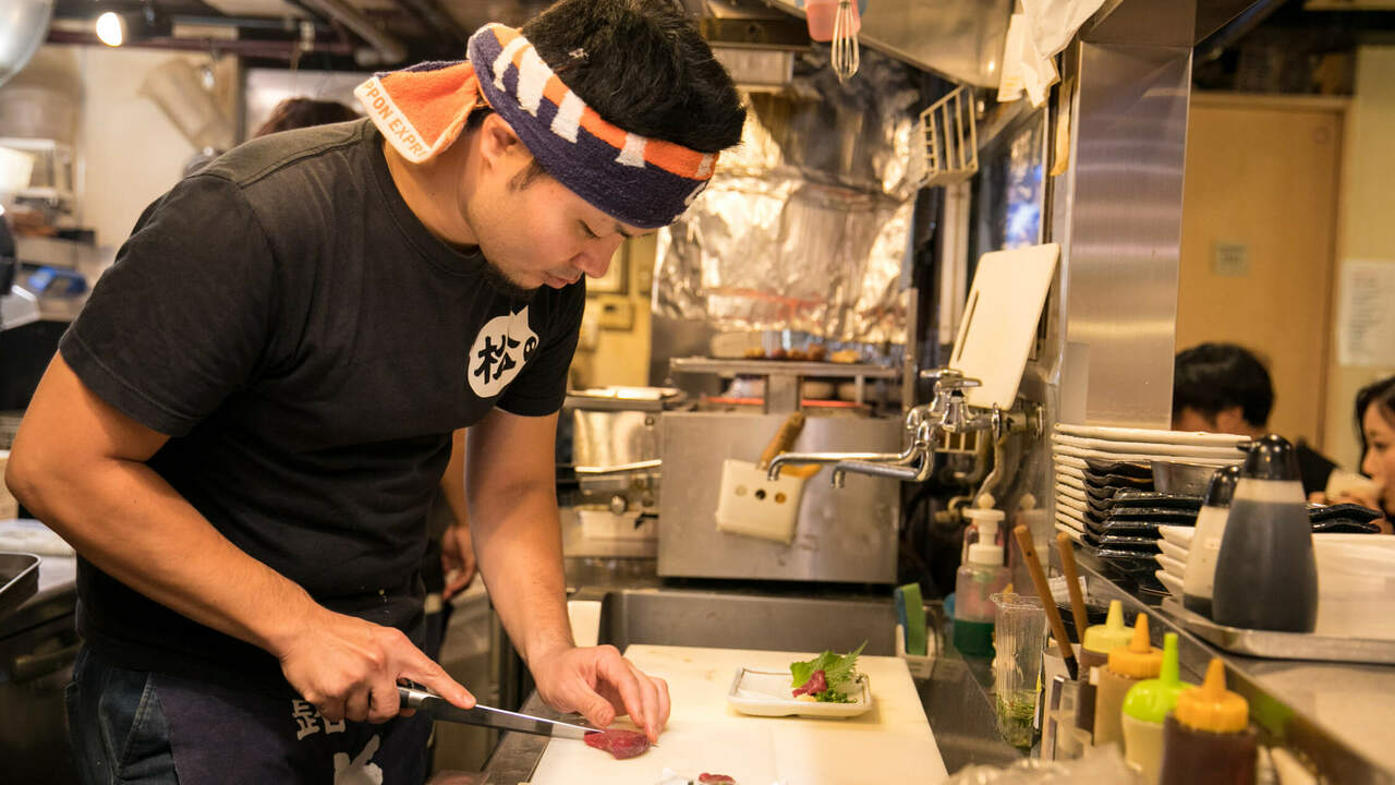 博多もつ鍋　水炊き　九州のうまかもん　新宿のまっちゃんで働く人の写真3枚目