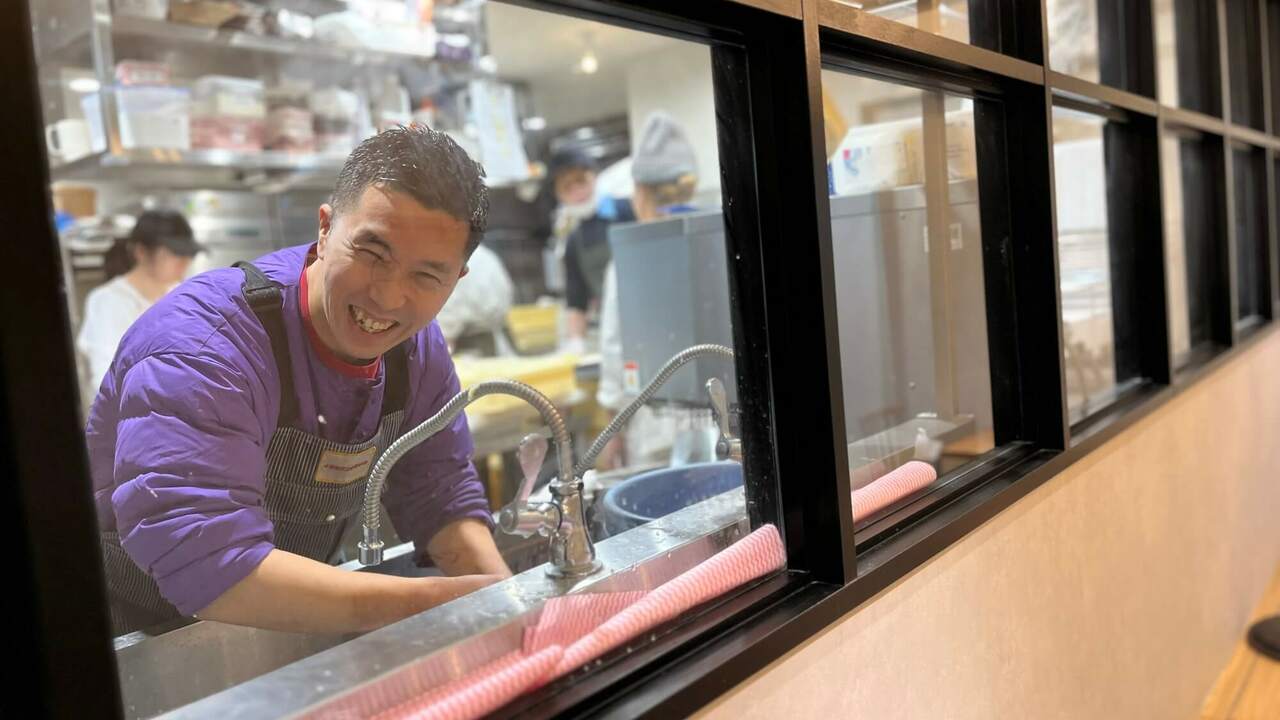 パン商店 MASで働く人の写真1枚目