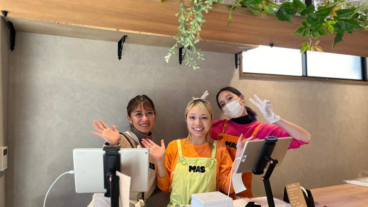 パン商店 MASで働く人の写真2枚目