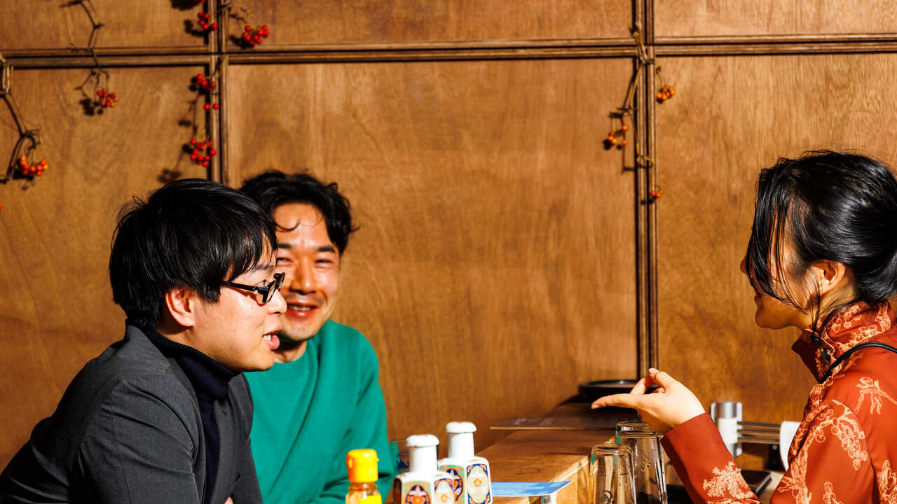 スナック水中で働く人の写真4枚目