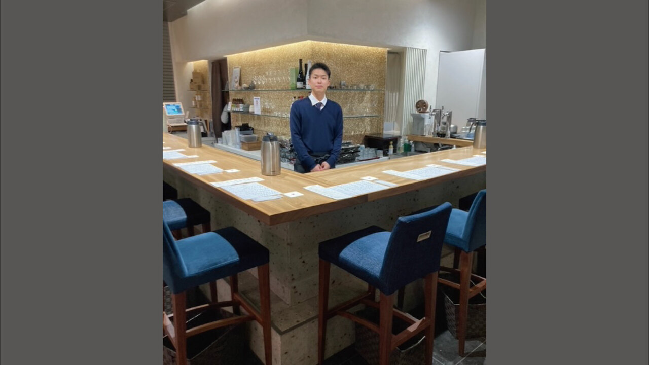 八海山 千年こうじやで働く人の写真1枚目