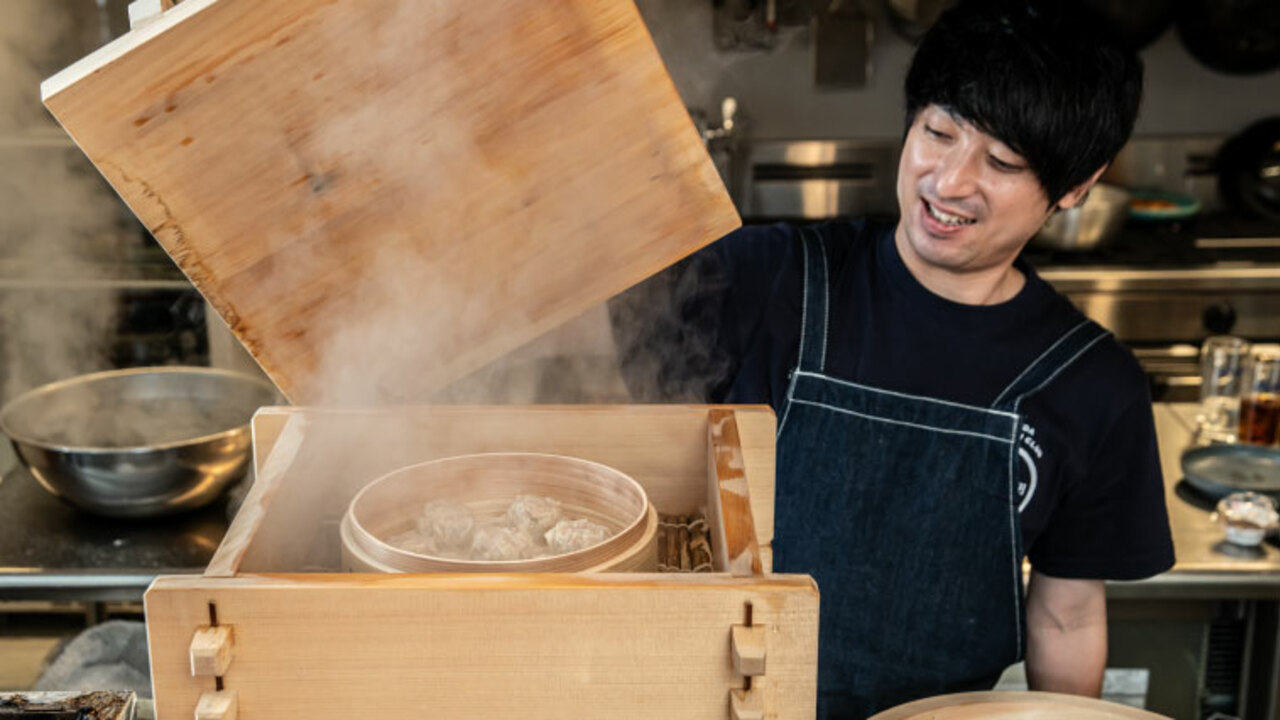 梅田焼き鳥倶楽部で働く人の写真2枚目