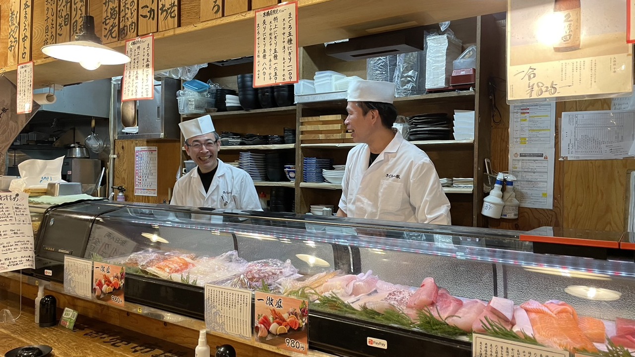 立ち寿司 まぐろ一徹で働く人の写真2枚目