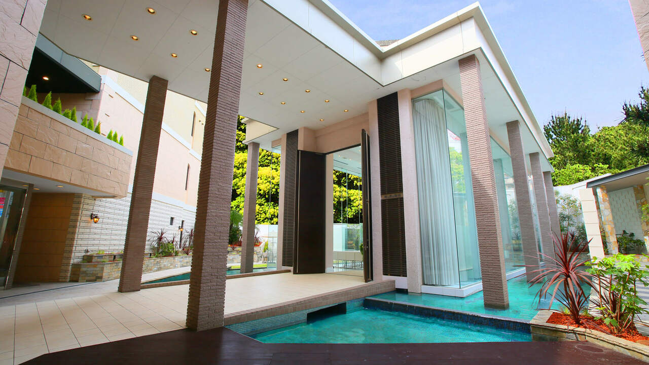 ザ・ロイヤルクラシック福岡の事業内容の写真1枚目