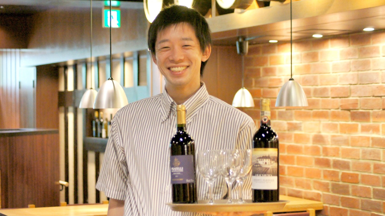 炭火串焼き テング酒場で働く人の写真1枚目