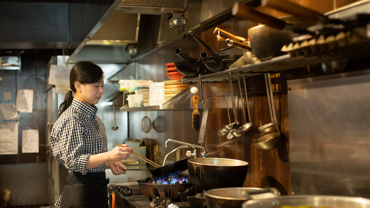 御肴凸鉾で働く人の写真3枚目