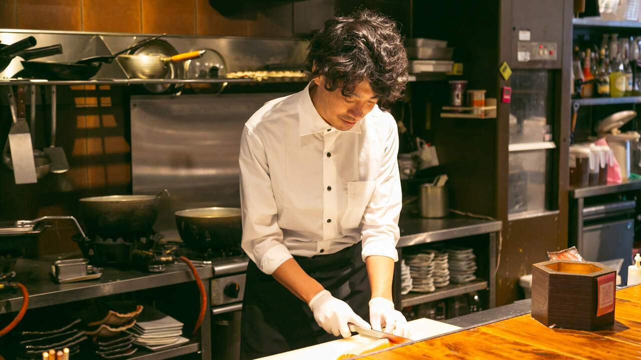 御肴ずっころばしで働く人の写真2枚目