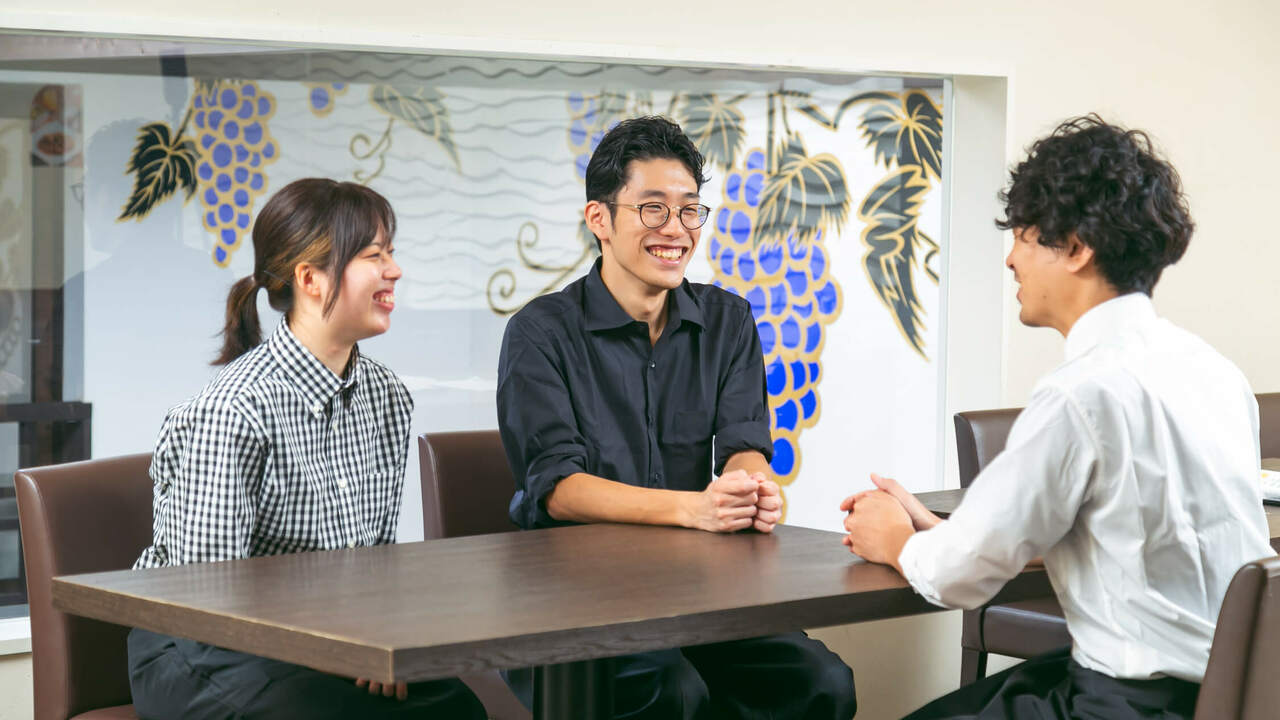 Wine蔵しおりで働く人の写真1枚目