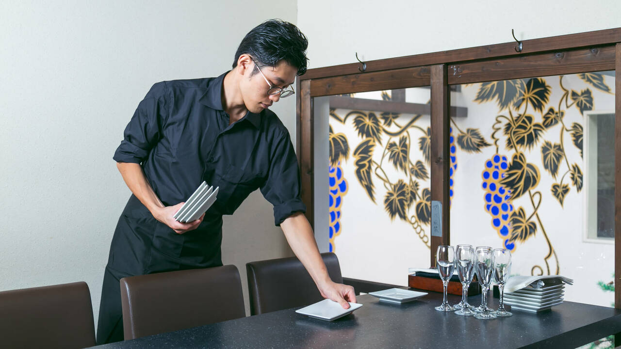 Wine蔵しおりで働く人の写真3枚目