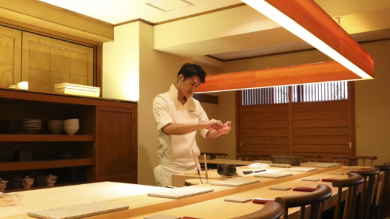 鮨よしかわで働く人の写真1枚目