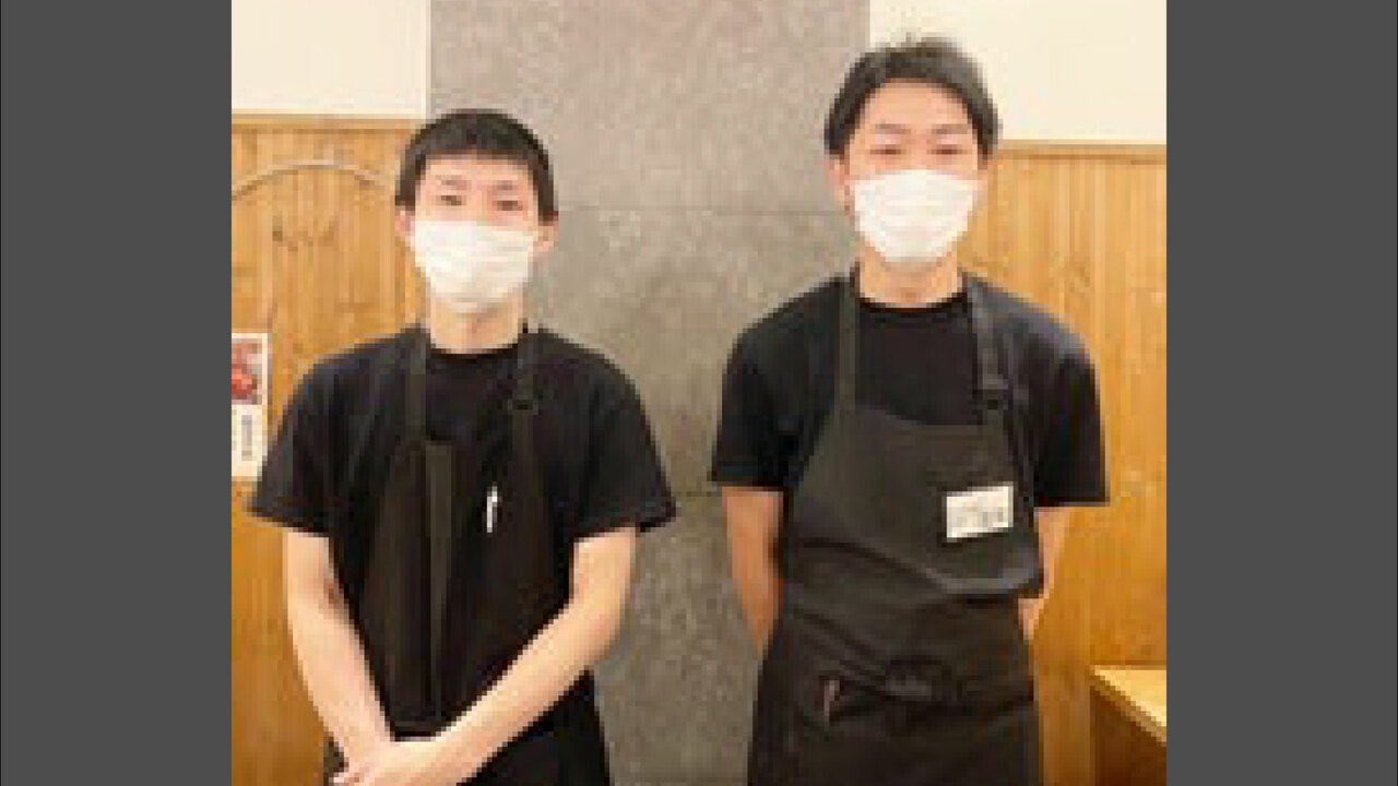 立ち飲みいなせやで働く人の写真1枚目