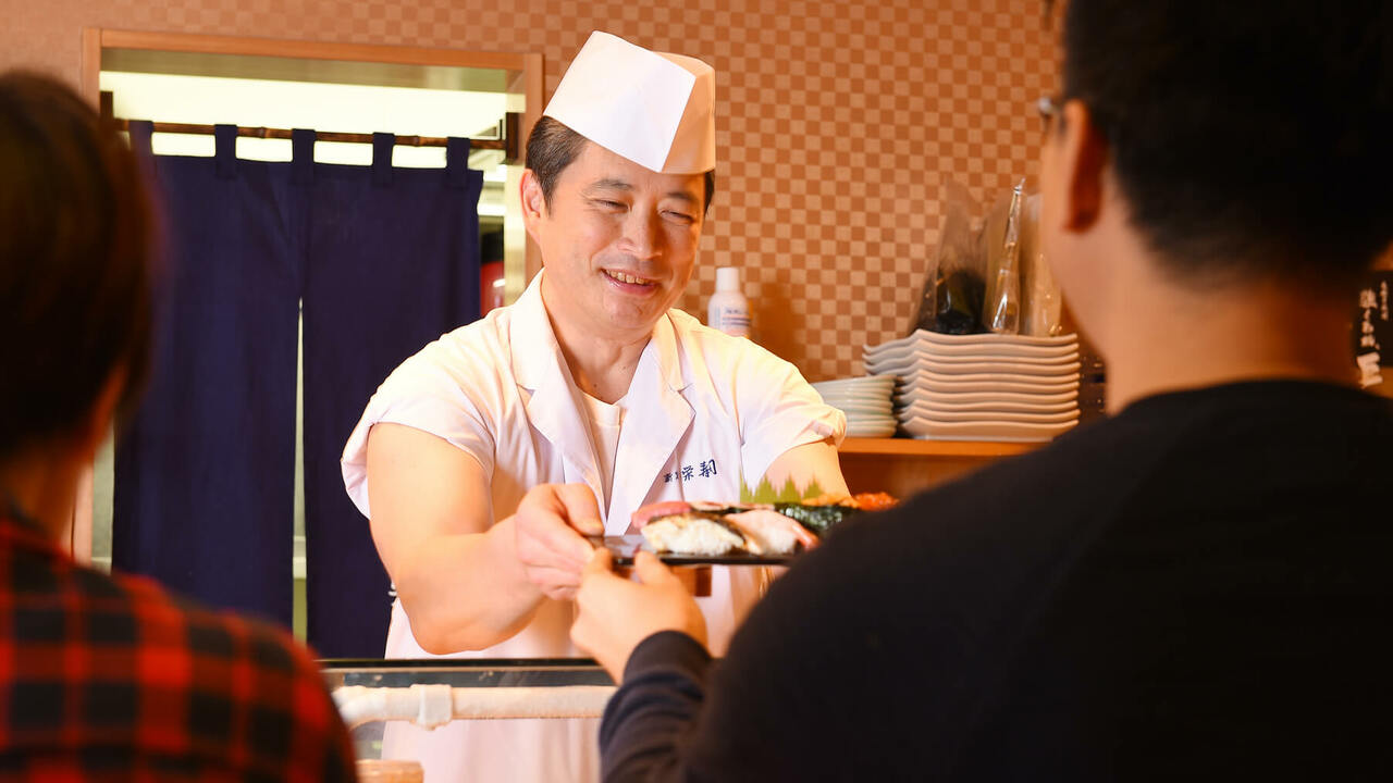 新宿栄寿司で働く人の写真2枚目