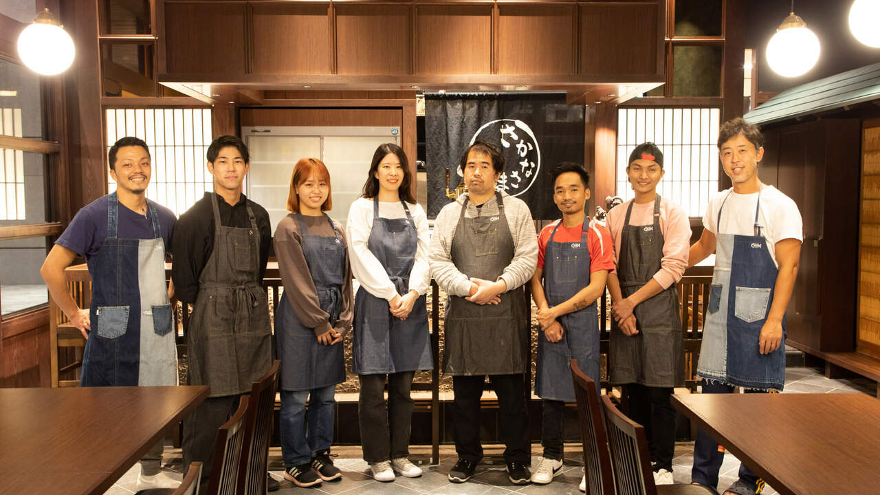 さかなさまで働く人の写真1枚目