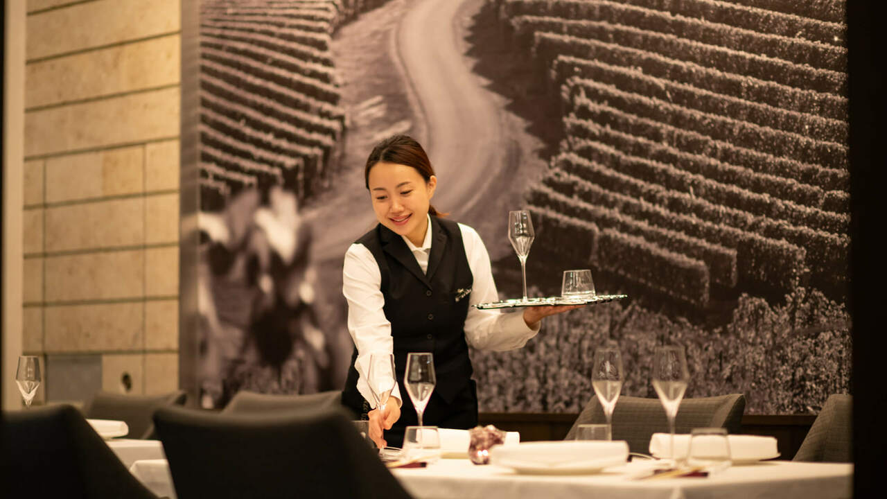 KENZO ESTATE WINERYで働く人の写真1枚目