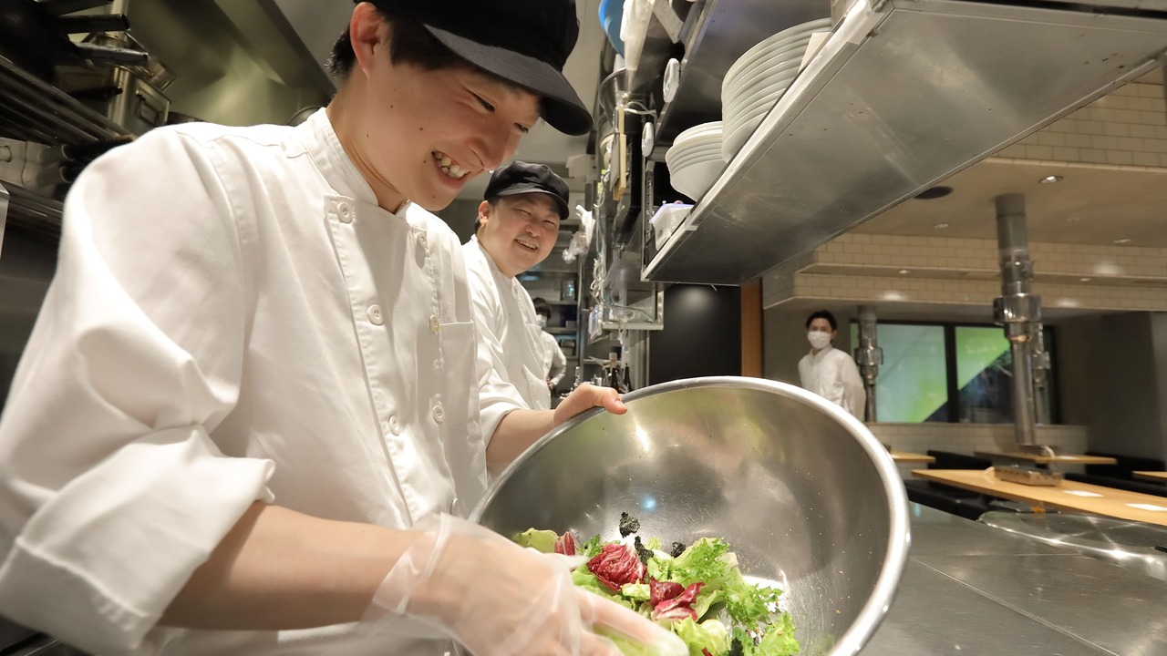 ビーフキッチンで働く人の写真1枚目