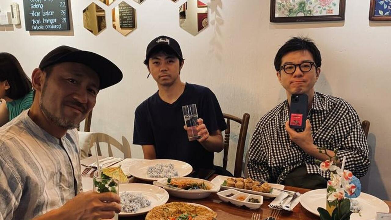 松記鶏飯で働く人の写真1枚目