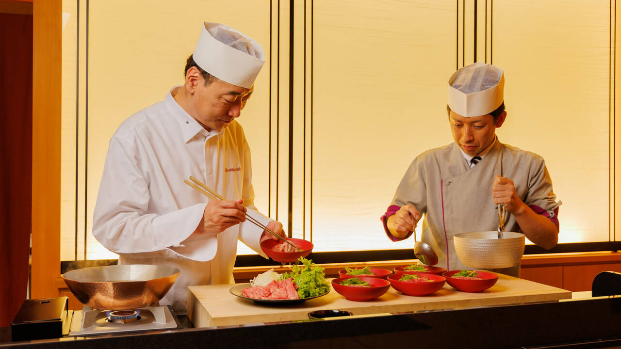 やど紫苑亭で働く人の写真1枚目