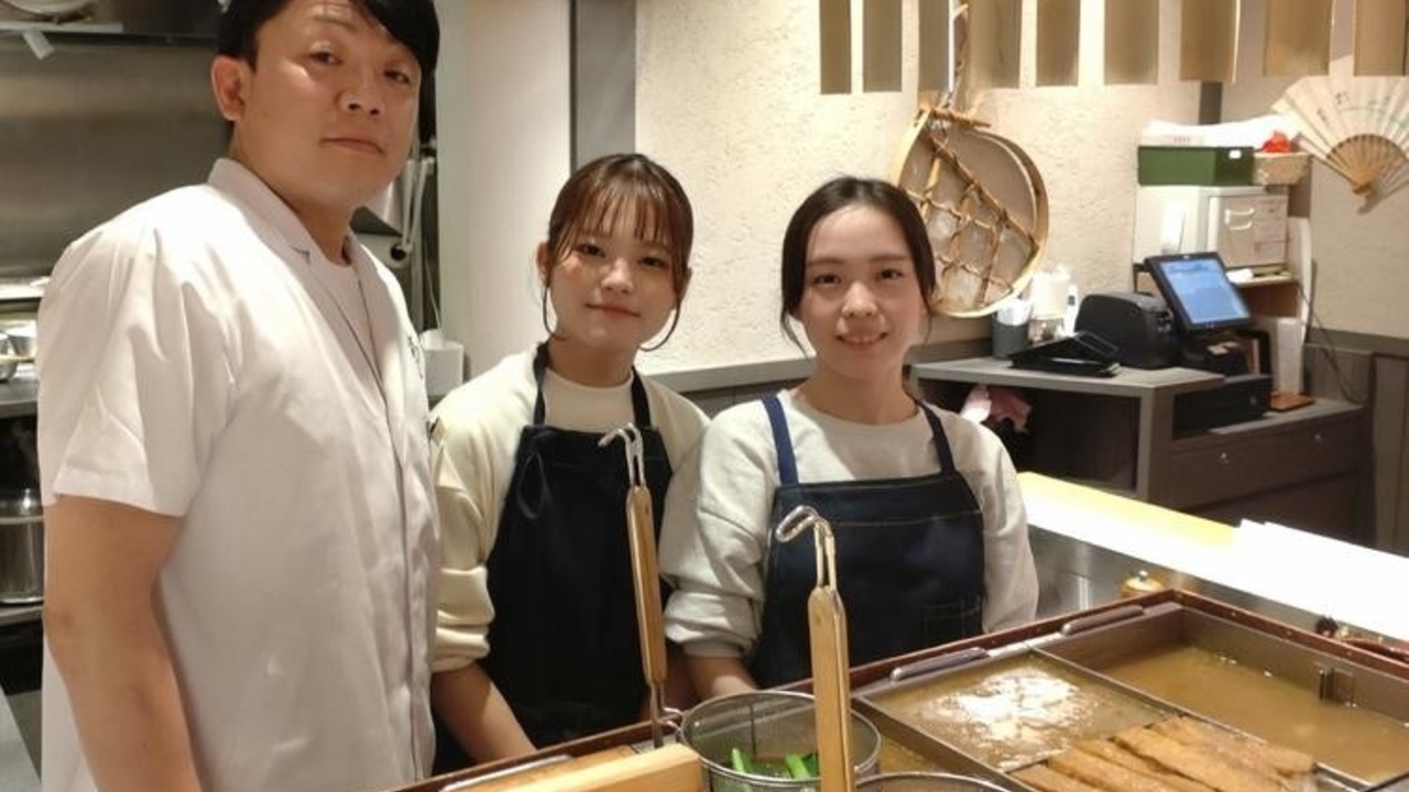 しみる天神/てんぷら うみので働く人の写真1枚目