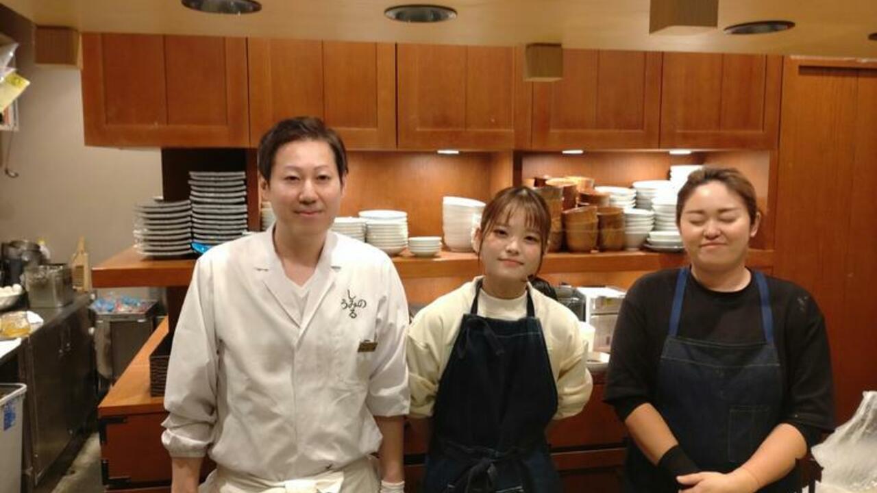 しみる天神/てんぷら うみので働く人の写真3枚目