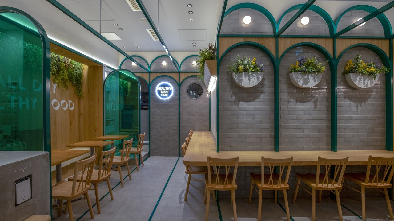 タニタカフェで働く人の写真1枚目