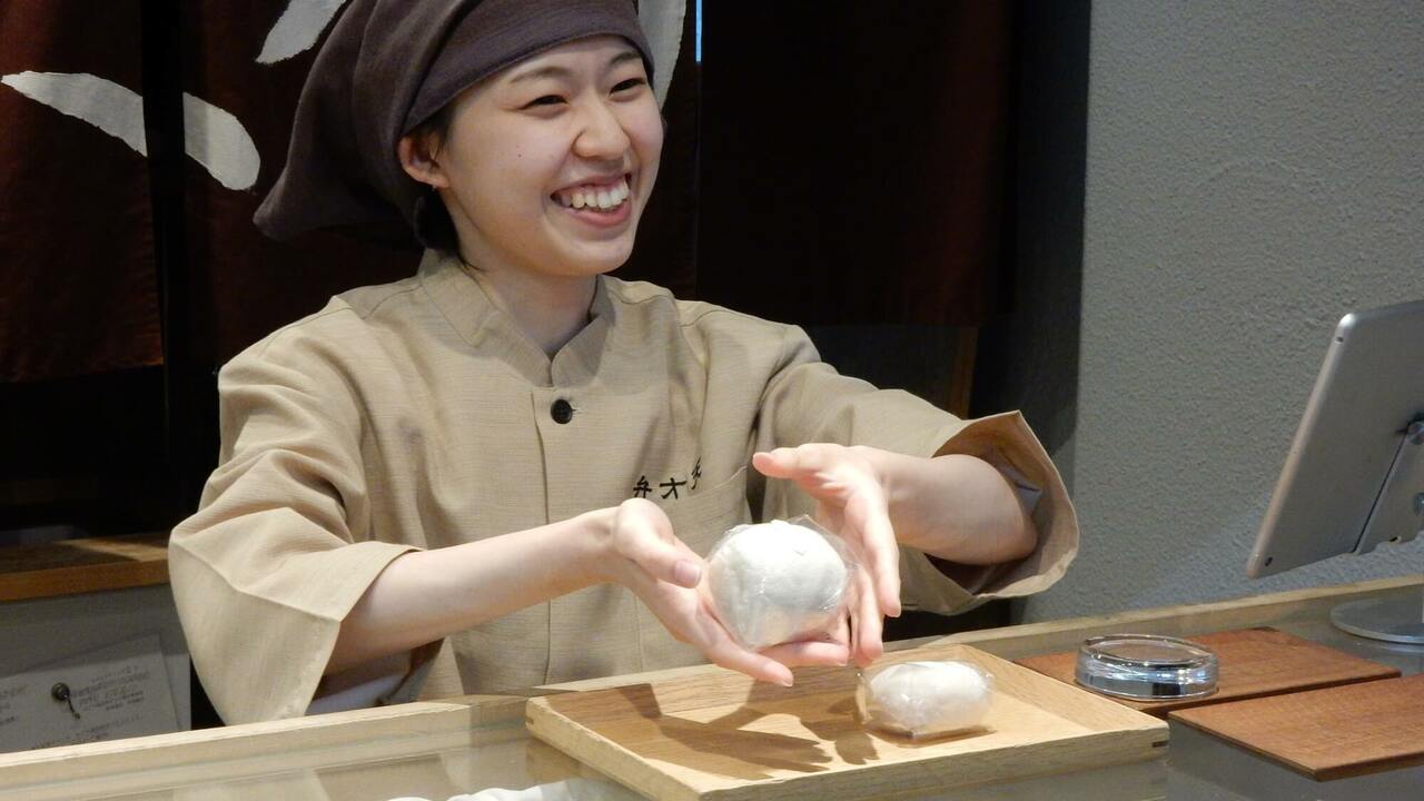 フルーツ大福　弁才天で働く人の写真2枚目