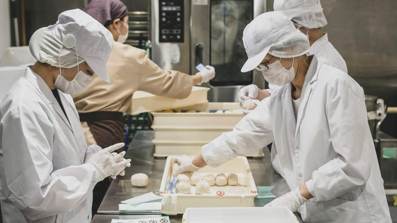 フルーツ大福　弁才天で働く人の写真3枚目